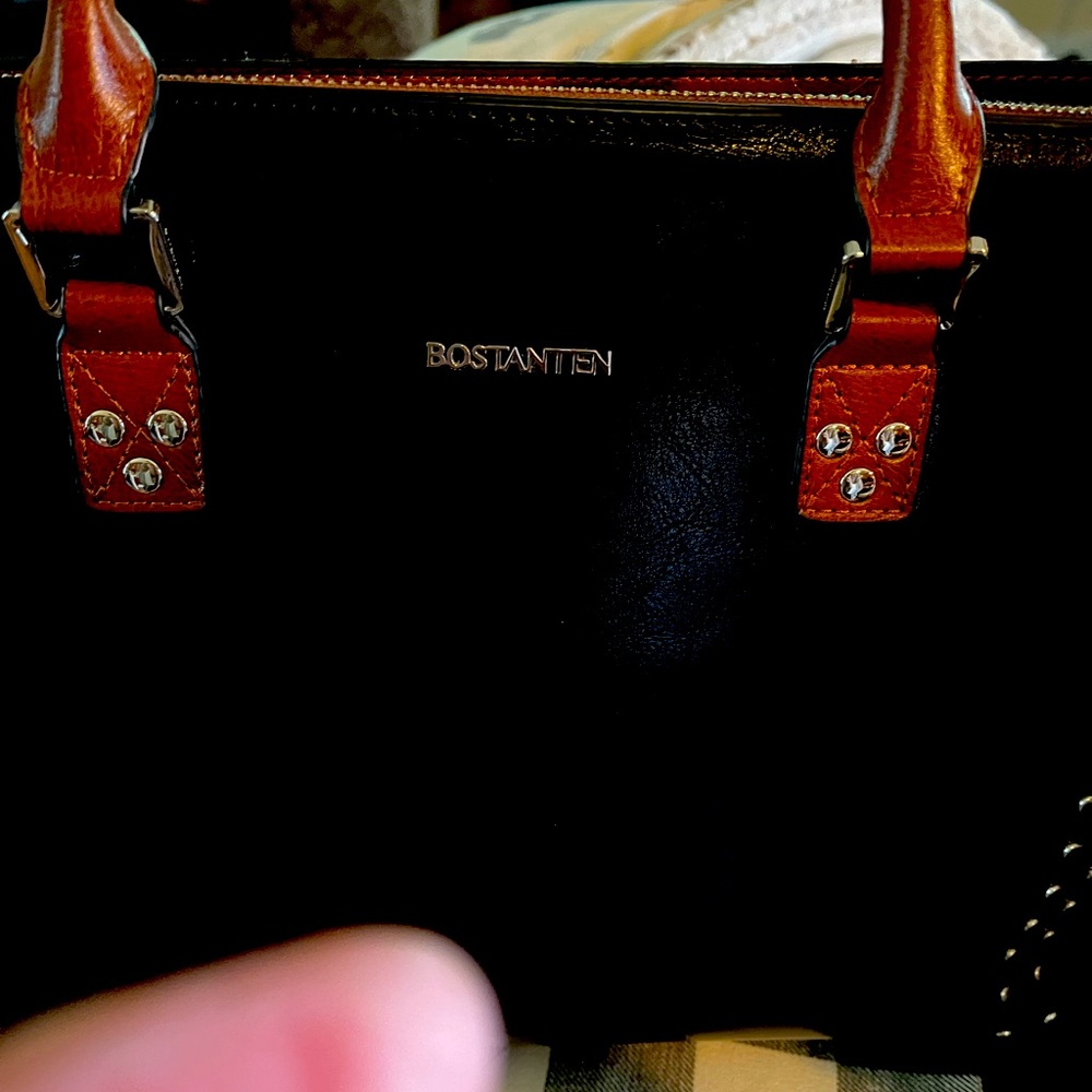 Bostonian black leather purse